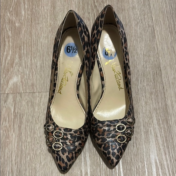 Kathy Van Zeeland Brown and Black Heels with Intricate Pattern - Picture 1 of 3